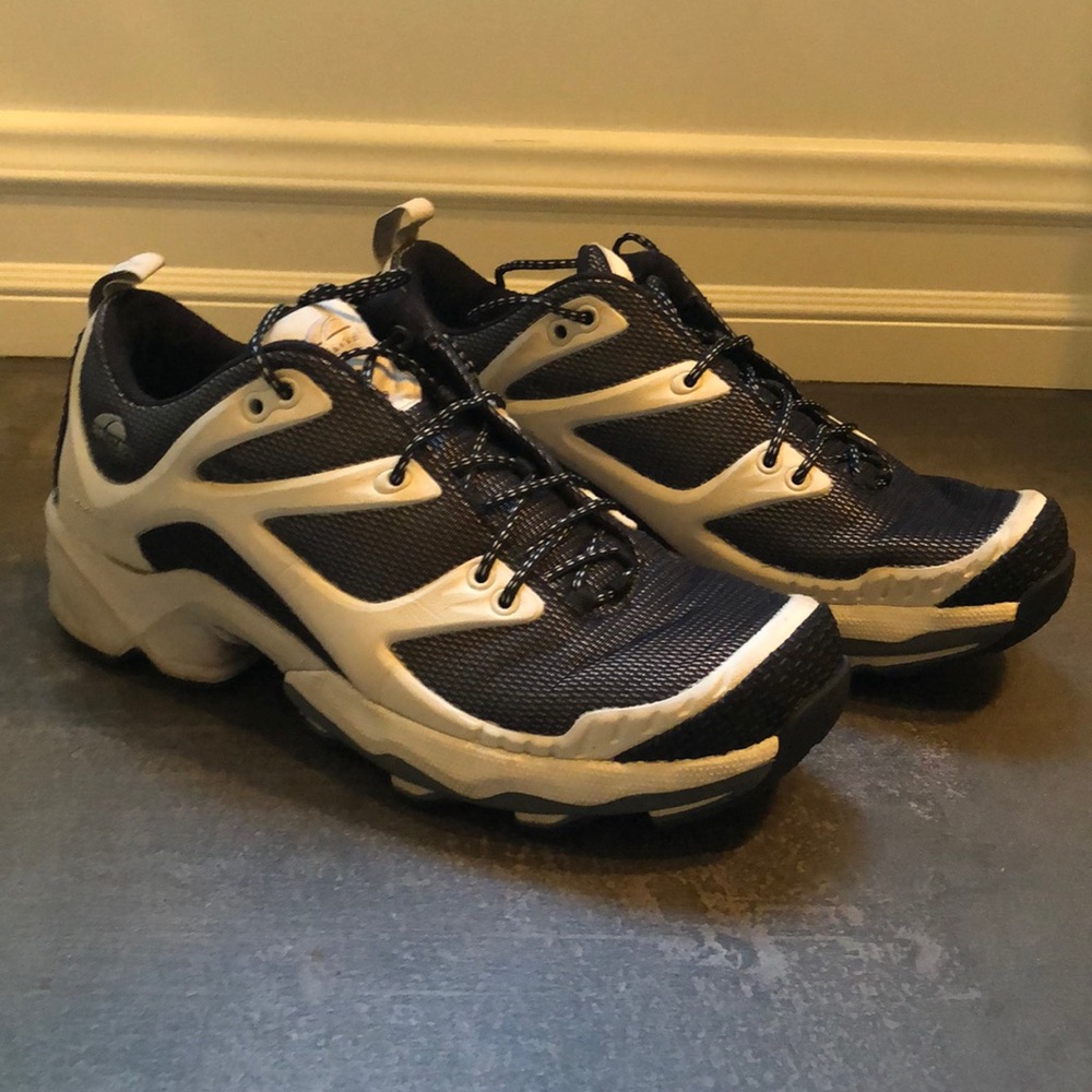 Golite Sneakers